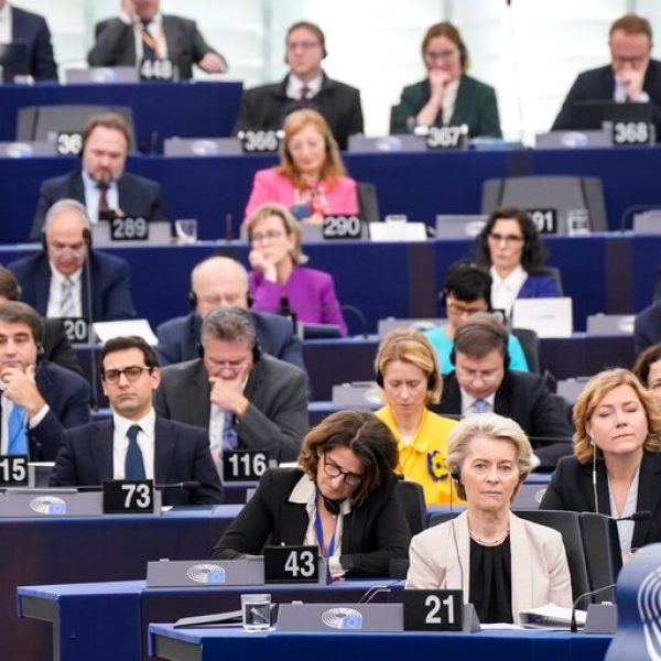 Recht auf Information: RSF erinnert die Europäische Kommission an ihre Versprechen