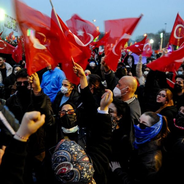 Türkei: Massive Gewalt und Festnahmen