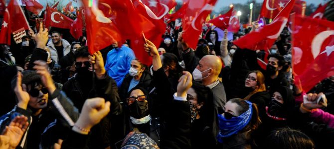 Türkei: Massive Gewalt und Festnahmen